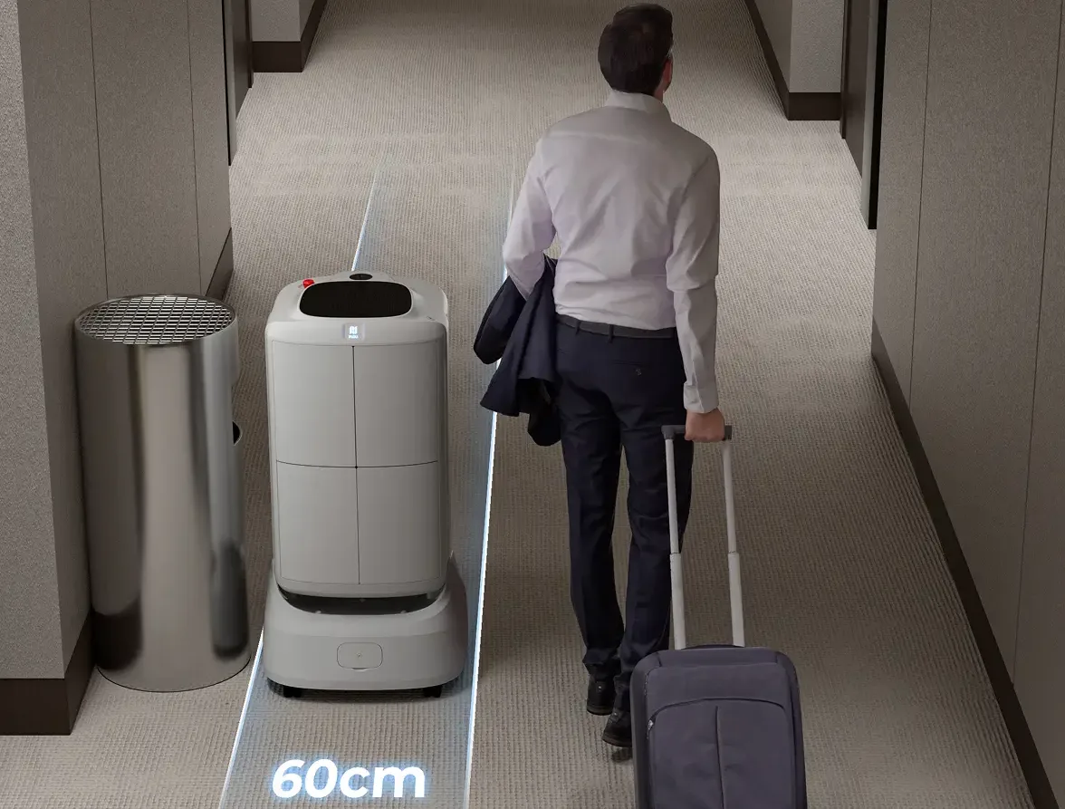 FlashBot Max giao hàng trong khách sạn